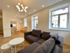 美丽的三室现代公寓，靠近 Universitet 地铁站 A56077