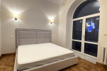  位于 Khreshchatyk 街的优质两室公寓 A37078 长期租赁 公寓