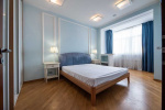 英石。 Dmitrievskaya，四室公寓装修。 A13747 长期租赁 公寓