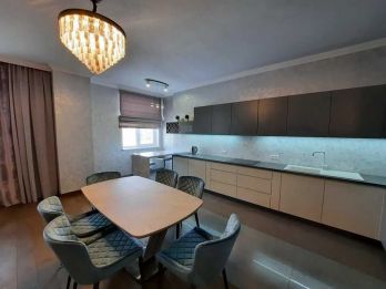Spacious 4-room apartment on the