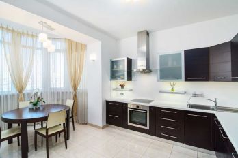 Three-room apartment, on Chernovola