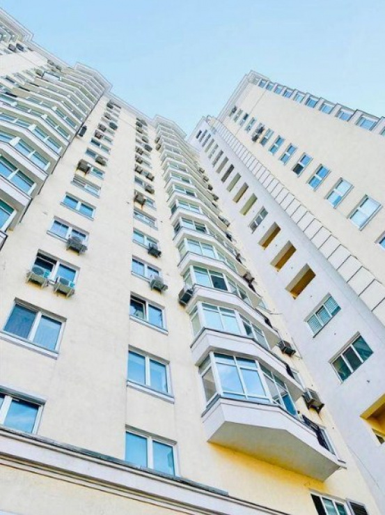 سكنية شقة واسعة في وسط كييف A14763
