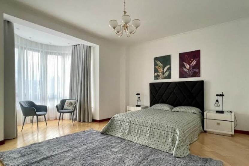 长期租赁 公寓 宽敞舒适的 3 室公寓，位于住宅区 Lipskaya