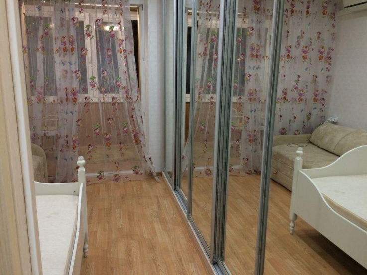 A46986 特卖 公寓 宽敞的 2 室公寓，位于基辅市中心，靠近
