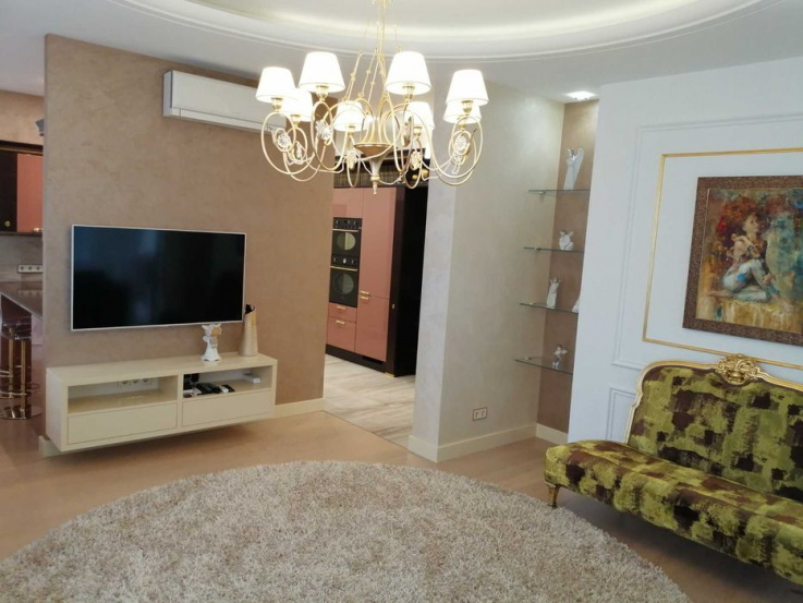 Dragomirova 的三居室公寓 A10665 长期租赁 公寓