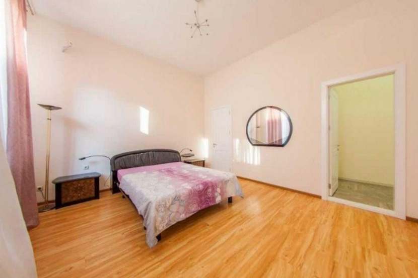 宽敞舒适的三居室公寓，位于首都的正中心 A49175 长期租赁 公寓