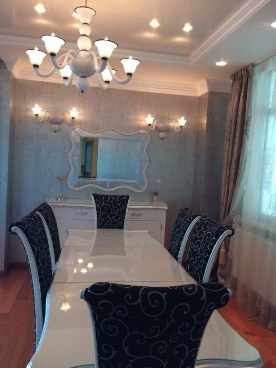 Zverinetskaya 街上的大型舒适公寓 A10980 长期租赁 公寓