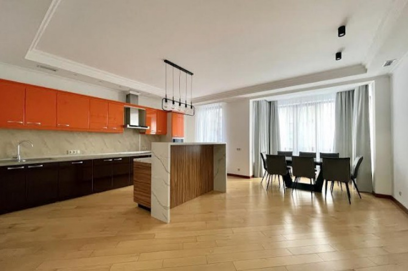 宽敞舒适的 3 室公寓，位于住宅区 Lipskaya Tower A55904