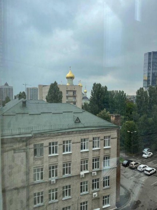 سكنية شقة واسعة في وسط كييف A14763