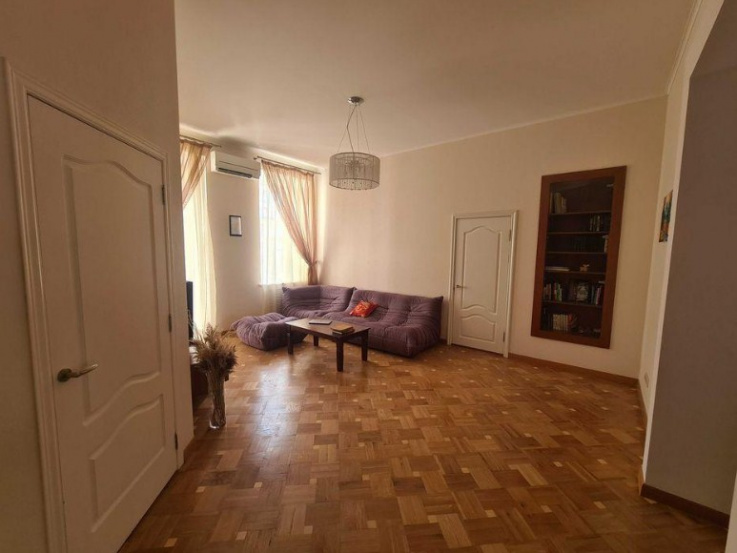 center of Kiev A14794 For Sale Flats