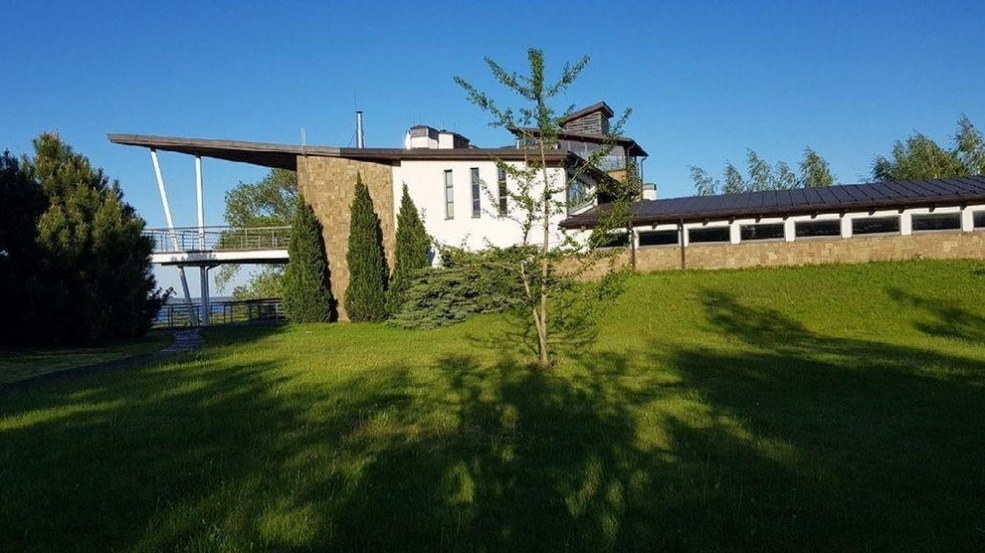 Villen Haus mit Pool und Tennisplatz