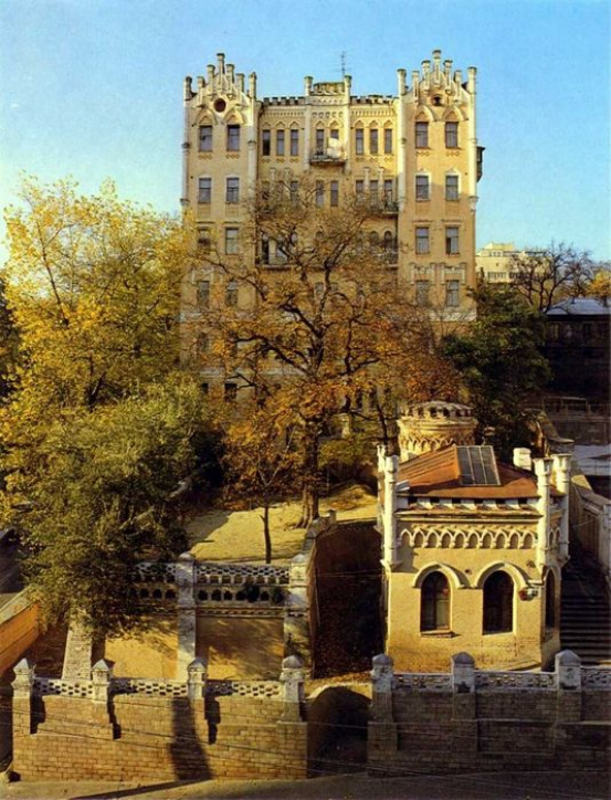 eine Mehrzimmerwohnung, historisches