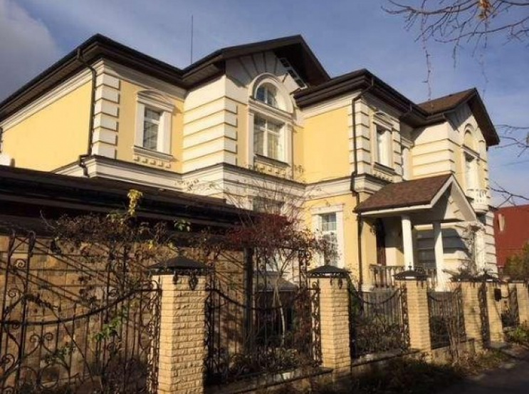基辅附近莱斯尼基村的宽敞房子 A39975 特卖 房屋和别墅