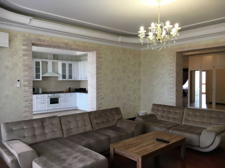 appartamento sull'argine di Obolonskaya