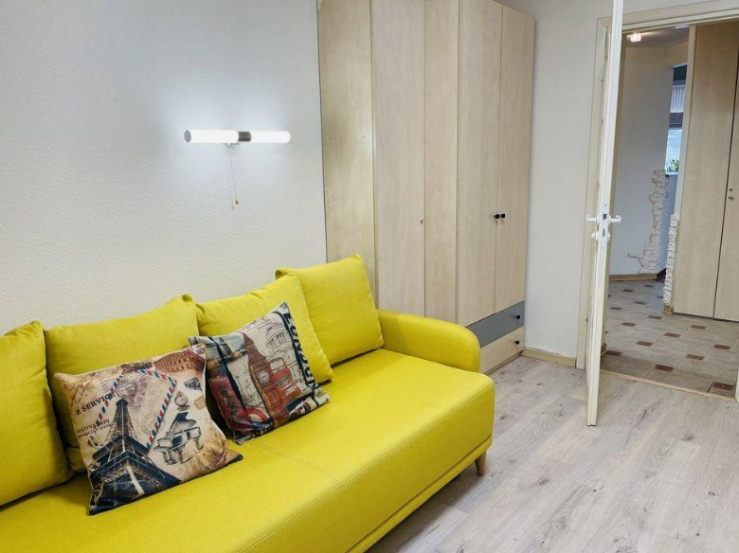 可爱的三居室公寓，靠近 Palat Ukraina 地铁站 A22950