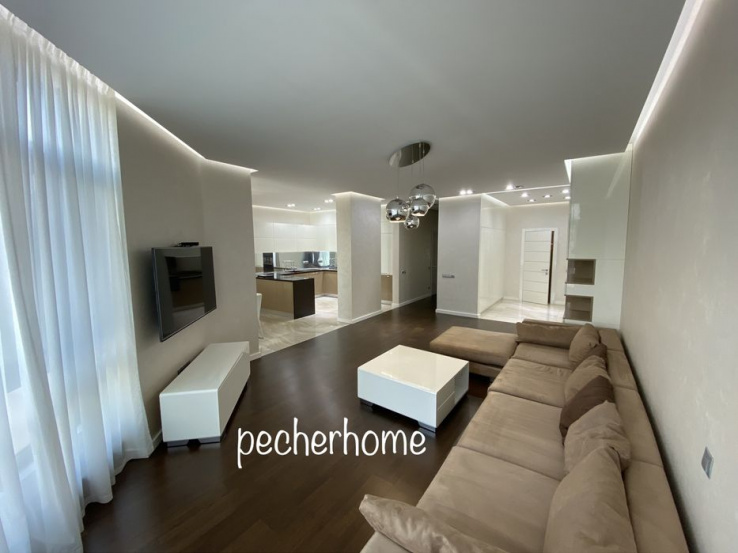 位于 PecherSky 商务舱的宽敞公寓， A10923 长期租赁 公寓