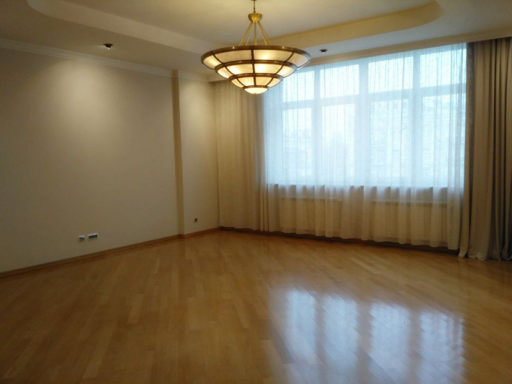 公寓位于基辅市中心，靠近 Khreshchatyk A14335 长期租赁 公寓