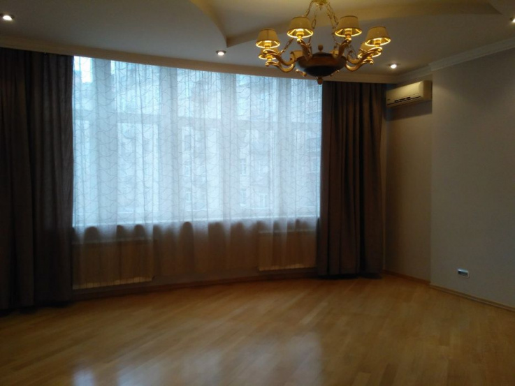 公寓位于基辅市中心，靠近 Khreshchatyk A14335 长期租赁 公寓