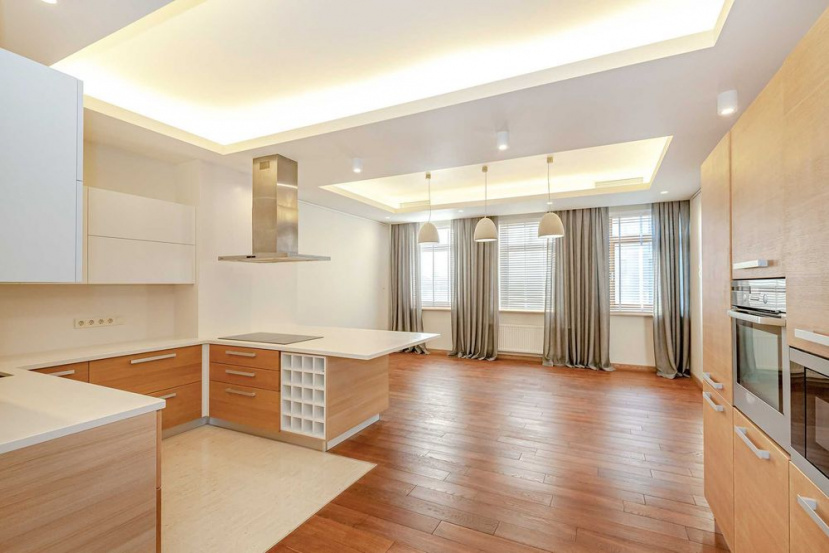 Flats and apartments Rent a five-room