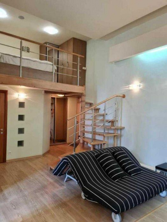 Bright 2-level apartment in the