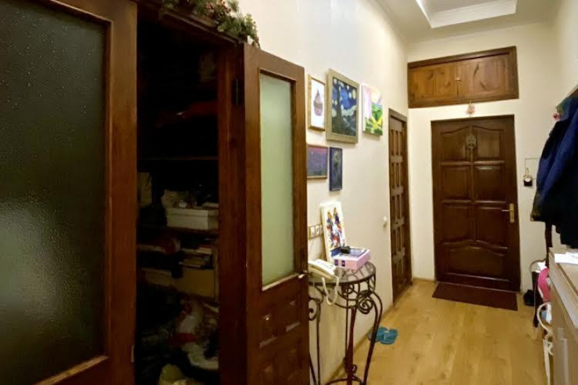apartmanok  3 szobás lakás Kijev