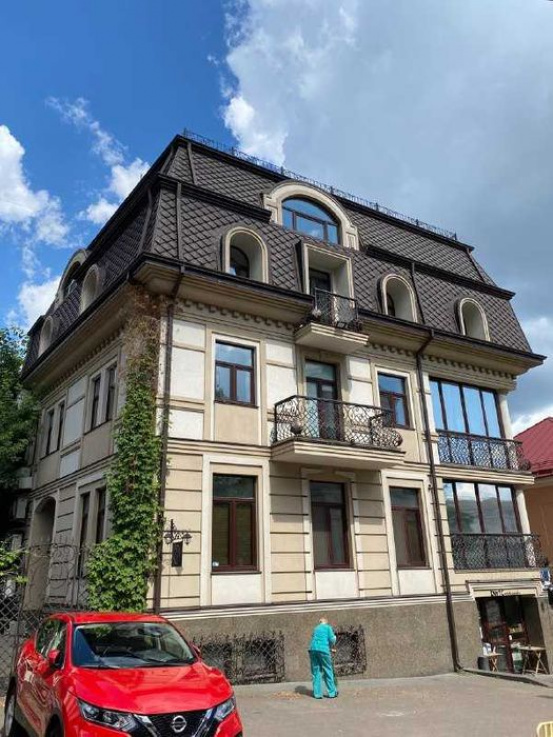 building in the Podil area A10705 For